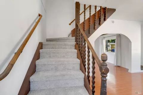 Entry Way - 112 Glenn St, Vallejo, CA 94590 photo 2 of 3
