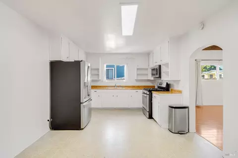 Kitchen - 112 Glenn St, Vallejo, CA 94590 photo 3 of 6