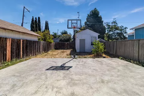 Exterior - 112 Glenn St, Vallejo, CA 94590 photo 5 of 10