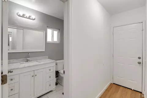 Entry Way - 112 Glenn St, Vallejo, CA 94590 photo 1 of 3