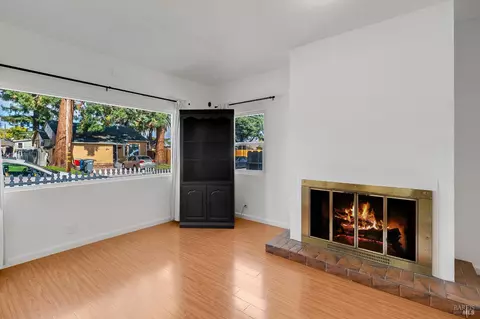 Living - 112 Glenn St, Vallejo, CA 94590 photo 4 of 9