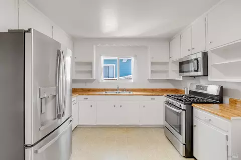 Kitchen - 112 Glenn St, Vallejo, CA 94590 photo 4 of 6