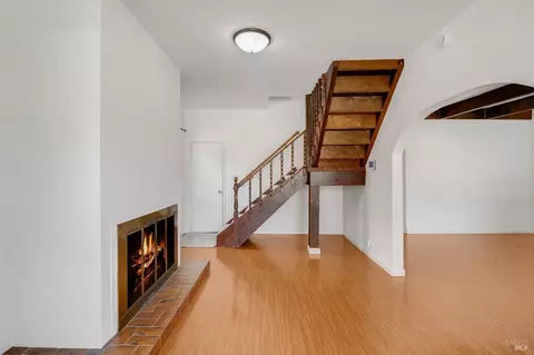 Living - 112 Glenn St, Vallejo, CA 94590 photo 2 of 9