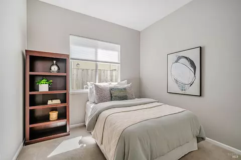Bedroom - 1279 Eagle Dr, Windsor, CA 95492 photo 3 of 4