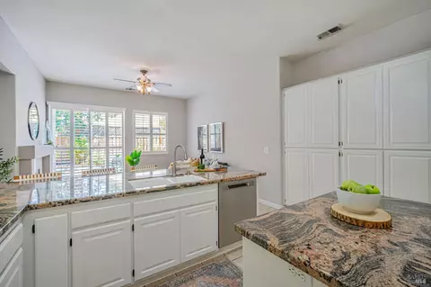 Kitchen - 1279 Eagle Dr, Windsor, CA 95492 photo 4 of 6