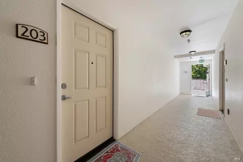 510 Entrada Dr #203, Novato, CA 94949