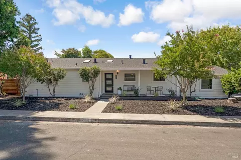 228 Sun Ct, Healdsburg, CA 95448