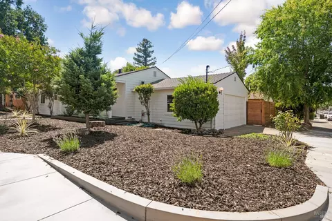 228 Sun Ct, Healdsburg, CA 95448 photo 2