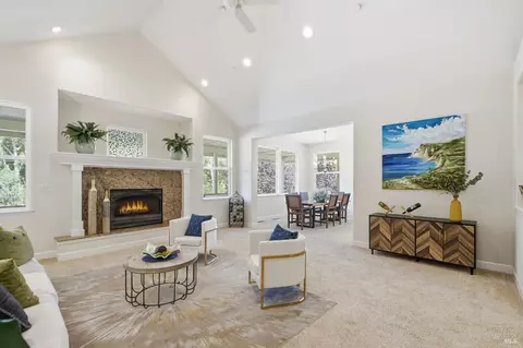 7842 Joyce Dr, Sebastopol, CA 95472
