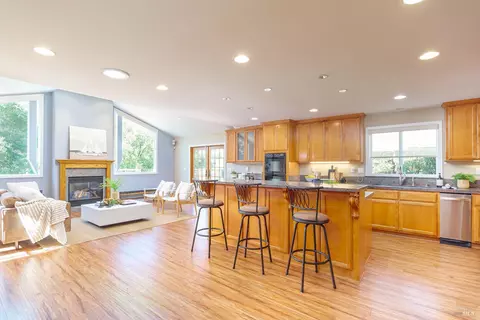 92 Upper Oak Dr, San Rafael, CA 94903