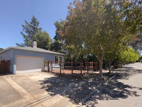 2008 Orchard St, Santa Rosa, CA 95404