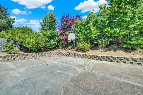 Exterior - 141 Stratford St, Vallejo, CA 94591 photo 14 of 22