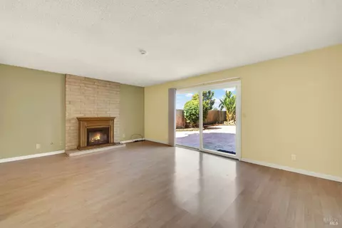 Living - 141 Stratford St, Vallejo, CA 94591 photo 8 of 12