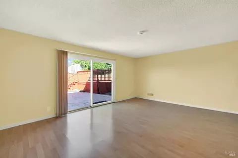 Living - 141 Stratford St, Vallejo, CA 94591 photo 11 of 12