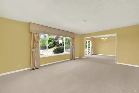 Living - 141 Stratford St, Vallejo, CA 94591 photo 4 of 12