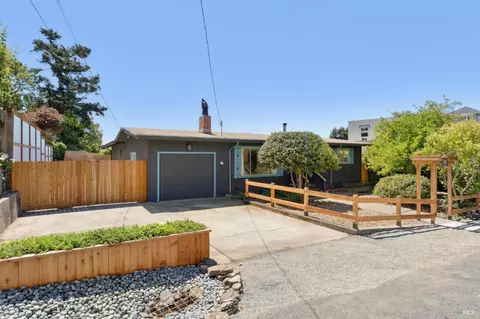 10 Lorraine Ave, Point Reyes Station, CA 94956