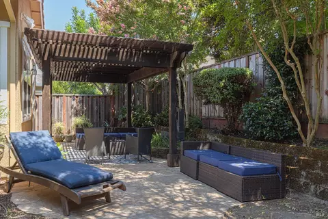 Exterior - 19 Walkabout Ln, Napa, CA 94558 photo 6 of 9
