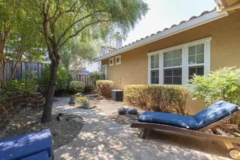 Exterior - 19 Walkabout Ln, Napa, CA 94558 photo 7 of 9