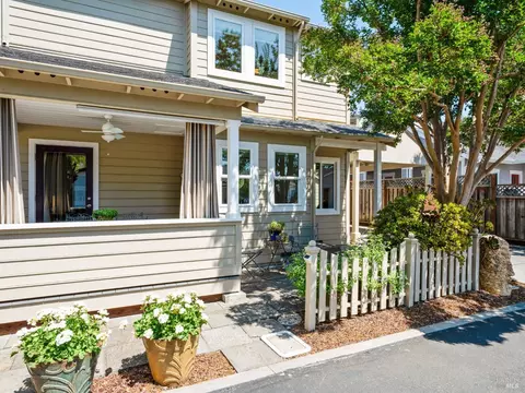 108 Marion Ln, Healdsburg, CA 95448