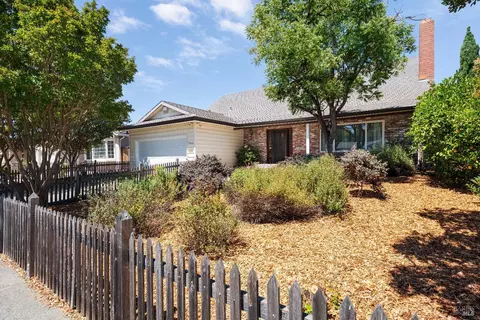 1645 Lauren Dr, Petaluma, CA 94954