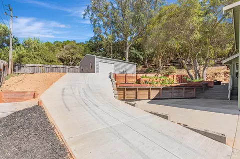 Exterior - 450 Echo Valley Rd, Salinas, CA 93907 photo 8 of 22