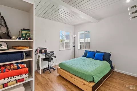 Bedroom - 951 Oakwood Ave, Vallejo, CA 94591 photo 1 of 5