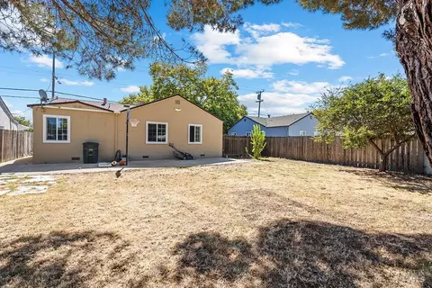Exterior - 951 Oakwood Ave, Vallejo, CA 94591 photo 5 of 7