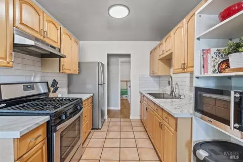 Kitchen - 951 Oakwood Ave, Vallejo, CA 94591 photo 1 of 4
