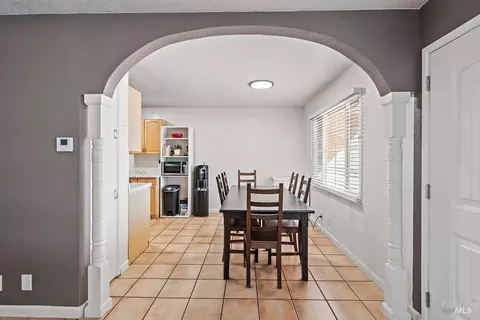 Dining - 951 Oakwood Ave, Vallejo, CA 94591 photo 1 of 2