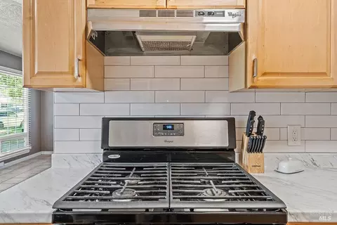 Kitchen - 951 Oakwood Ave, Vallejo, CA 94591 photo 4 of 4