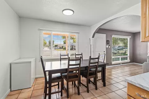 Dining - 951 Oakwood Ave, Vallejo, CA 94591 photo 2 of 2
