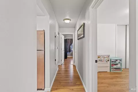 Entry Way - 951 Oakwood Ave, Vallejo, CA 94591 photo 4 of 4