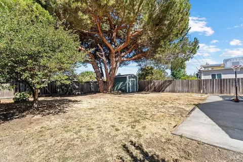 Exterior - 951 Oakwood Ave, Vallejo, CA 94591 photo 6 of 7