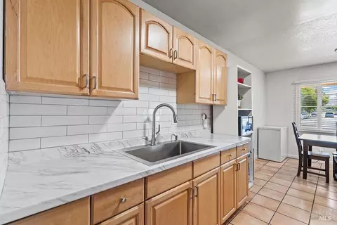 Kitchen - 951 Oakwood Ave, Vallejo, CA 94591 photo 3 of 4