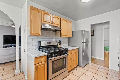 Kitchen - 951 Oakwood Ave, Vallejo, CA 94591 photo 2 of 4
