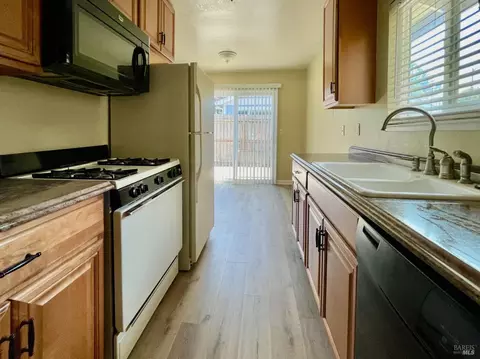 Kitchen - 476-478 Lincoln Ave, Cotati, CA 94931 photo 3 of 4