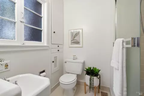 Bath - 980 Euclid Ave, Berkeley, CA 94708 photo 2 of 3