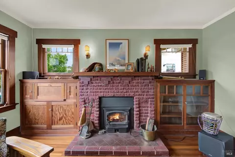 Living - 739 Benicia Rd, Vallejo, CA 94591 photo 4 of 7