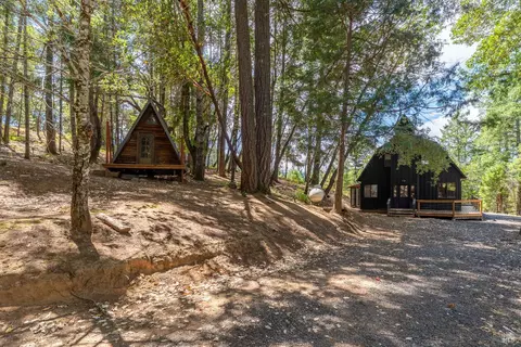 6001 Red Tail Way, Ukiah, CA 95482