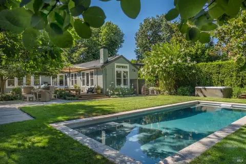 730 2nd St E, Sonoma, CA 95476