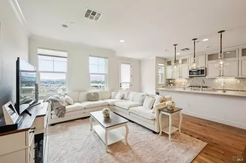 303 Jacquelyn Ln, Petaluma, CA 94952