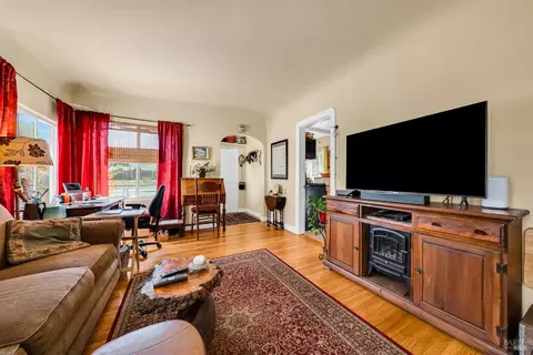 Living - 1509 Broadway St, Vallejo, CA 94590 photo 3 of 4