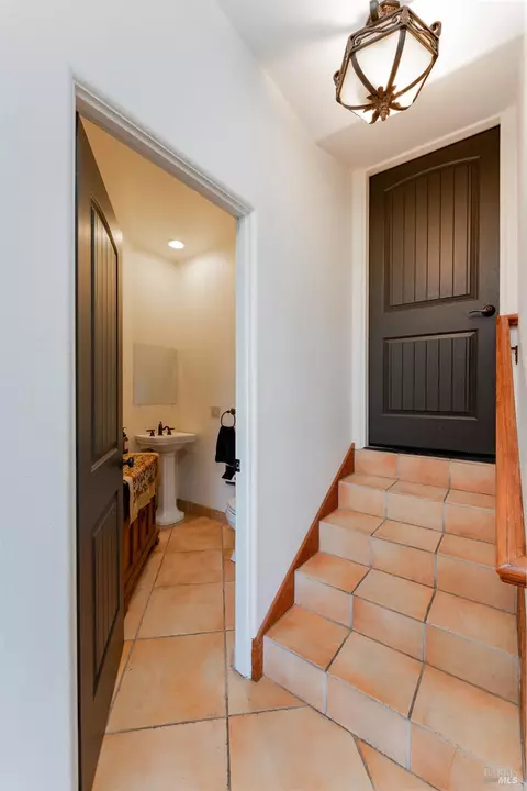 Entry Way - 620 Park Blvd, Ukiah, CA 95482 photo 2 of 3