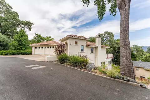Exterior - 620 Park Blvd, Ukiah, CA 95482 photo 2 of 15