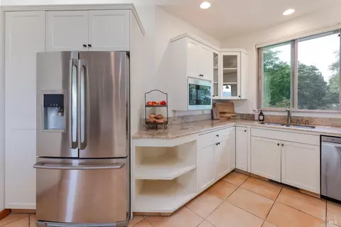Kitchen - 620 Park Blvd, Ukiah, CA 95482 photo 3 of 3