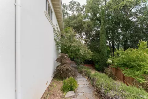 Exterior - 620 Park Blvd, Ukiah, CA 95482 photo 9 of 15
