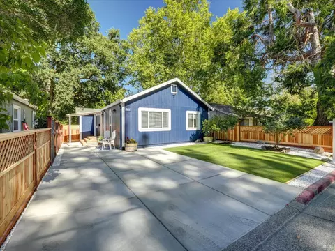 381 Johnson St, Sebastopol, CA 95472