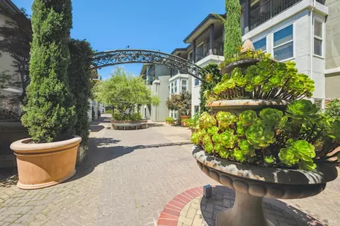 649 1st St W #5, Sonoma, CA 95476