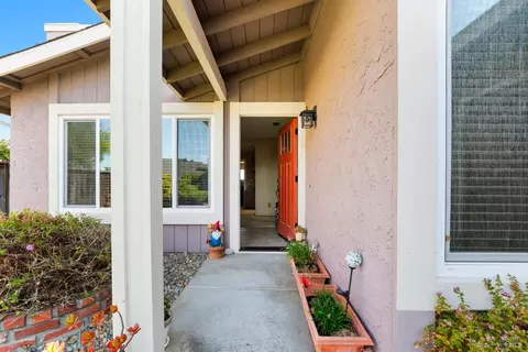 Exterior - 140 Bluebell Pl, Vallejo, CA 94591 photo 6 of 12