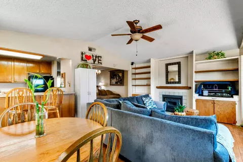 Living - 140 Bluebell Pl, Vallejo, CA 94591 photo 8 of 8